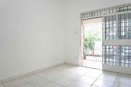 Sala 2 de casa para alugar com 4 quartos, 300m² em Santa Tereza, Belo Horizonte