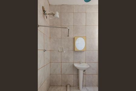 Banheiro de kitnet/studio para alugar com 1 quarto, 33m² em Santo Antônio, Porto Alegre