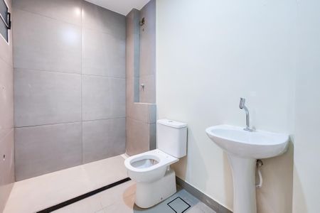 Banheiro de kitnet/studio para alugar com 1 quarto, 34m² em Centro, Rio de Janeiro
