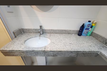 Banheiro de kitnet/studio para alugar com 1 quarto, 15m² em Pituba, Salvador