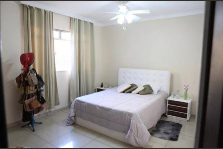 Foto 17 de casa à venda com 4 quartos, 300m² em Vera Cruz, Contagem