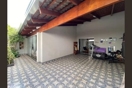 Casa para alugar com 3 quartos, 229m² em Santa Mônica, Uberlândia