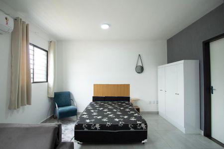 Sala / Quarto de kitnet/studio para alugar com 1 quarto, 35m² em Aparecidinha, Sorocaba