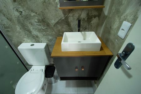 Banheiro de kitnet/studio para alugar com 1 quarto, 35m² em Aparecidinha, Sorocaba