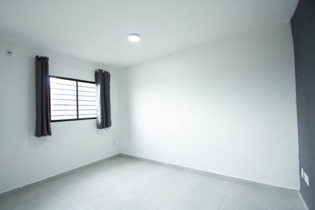 Sala / Quarto de kitnet/studio para alugar com 1 quarto, 35m² em Aparecidinha, Sorocaba