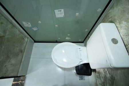 Banheiro de kitnet/studio para alugar com 1 quarto, 35m² em Aparecidinha, Sorocaba