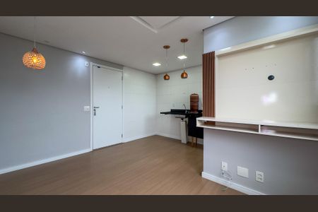 Sala, Cozinha e Área de Serviço de apartamento para alugar com 2 quartos, 40m² em Jardim Germania, São Paulo