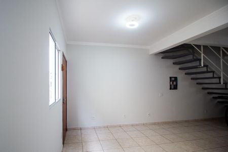Sala de casa de condomínio para alugar com 3 quartos, 70m² em Vila Adelia, Sorocaba