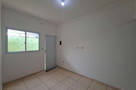 Sala de casa de condomínio para alugar com 2 quartos, 48m² em Parque das Americas, Praia Grande