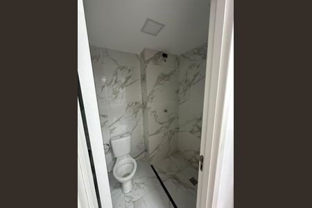 Banheiro de apartamento para alugar com 2 quartos, 34m² em Canindé, São Paulo