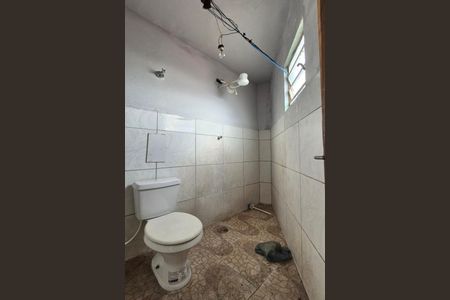 Banheiro de kitnet/studio para alugar com 1 quarto, 50m² em Jardim Santa Lúcia, Campinas