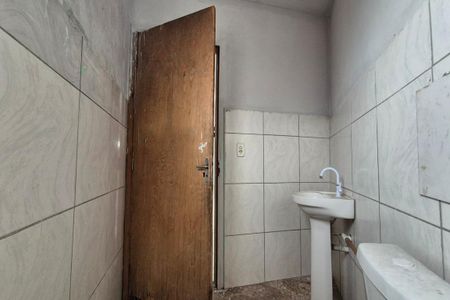 Banheiro de kitnet/studio para alugar com 1 quarto, 50m² em Jardim Santa Lúcia, Campinas