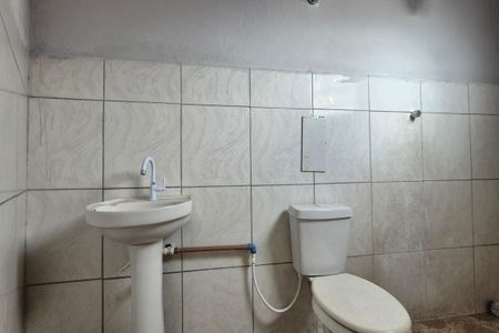 Banheiro de kitnet/studio para alugar com 1 quarto, 50m² em Jardim Santa Lúcia, Campinas