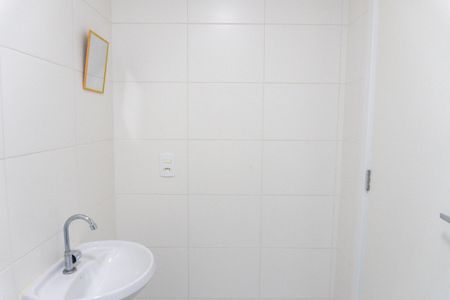 Banheiro da Suíte de apartamento para alugar com 1 quarto, 33m² em Jardim Itacolomi, São Paulo