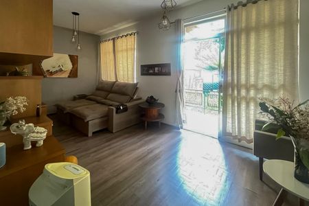 Casa à venda com 3 quartos, 316m² em Carmo, Belo Horizonte