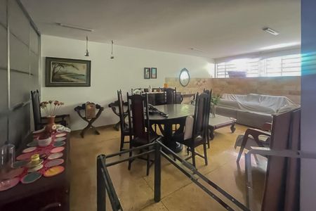 Casa à venda com 3 quartos, 316m² em Carmo, Belo Horizonte