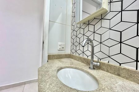 Banheiro de apartamento para alugar com 1 quarto, 64m² em Jardim Prudência, São Paulo