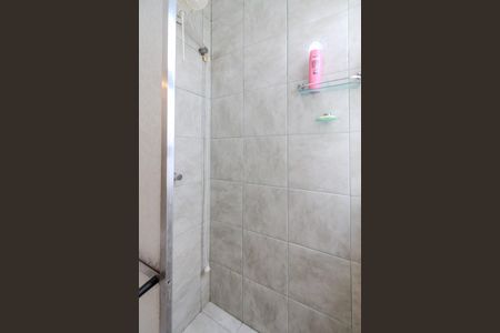 Banheiro de kitnet/studio para alugar com 1 quarto, 35m² em Cristal, Porto Alegre