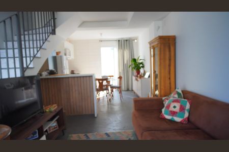 Sala de casa para alugar com 2 quartos, 60m² em Campo Novo, Porto Alegre