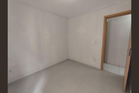 Quarto 2 de apartamento para alugar com 2 quartos, 50m² em Jardim Europa, Uberlândia