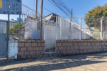 Fachada de casa para alugar com 2 quartos, 60m² em Medianeira, Porto Alegre