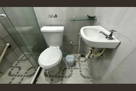 Banheiro de kitnet/studio para alugar com 1 quarto, 30m² em Recreio dos Bandeirantes, Rio de Janeiro