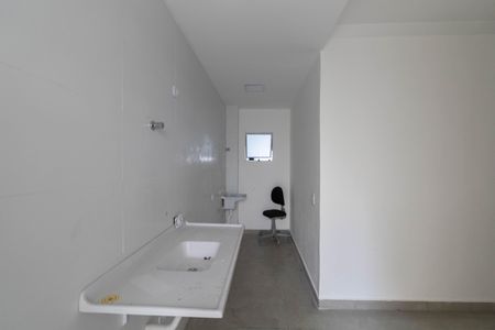 Cozinha e Área de Serviço de apartamento para alugar com 2 quartos, 45m² em Vila Ré, São Paulo