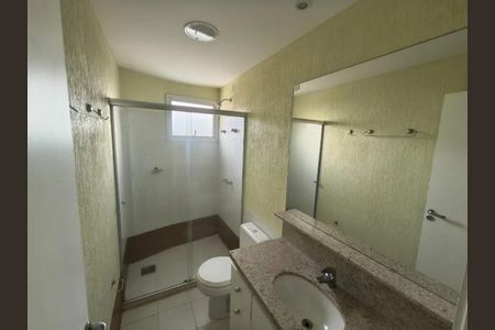 Banheiro de apartamento para alugar com 1 quarto, 55m² em Centro, Uberlândia