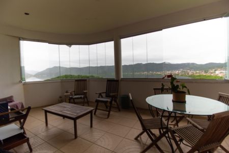 Casa à venda com 3 quartos, 250m² em Camboinhas, Niterói