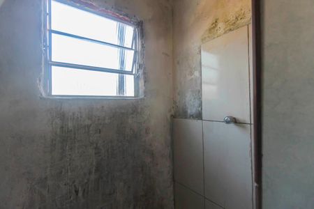 Banheiro de casa para alugar com 1 quarto, 36m² em Jardim Santa Teresinha, São Paulo