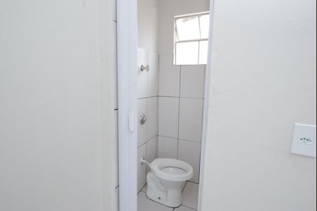 Banheiro de kitnet/studio para alugar com 1 quarto, 30m² em Santa Cruz Industrial, Contagem