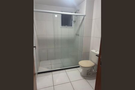 Banheiro de apartamento para alugar com 2 quartos, 45m² em Maria Paula, São Gonçalo