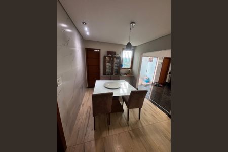 Sala de casa para alugar com 3 quartos, 206m² em Serrano, Belo Horizonte