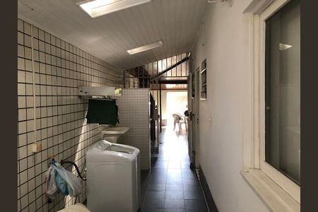 Área de serviço de casa de condomínio para alugar com 4 quartos, 400m² em Taquara, Rio de Janeiro