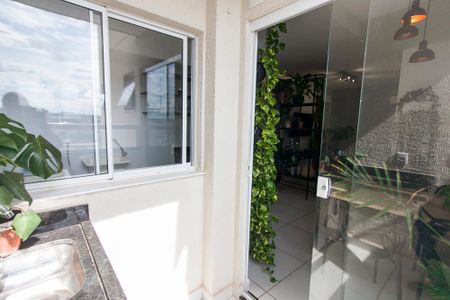 Varanda de apartamento para alugar com 2 quartos, 56m² em Novo Mundo, Uberlândia