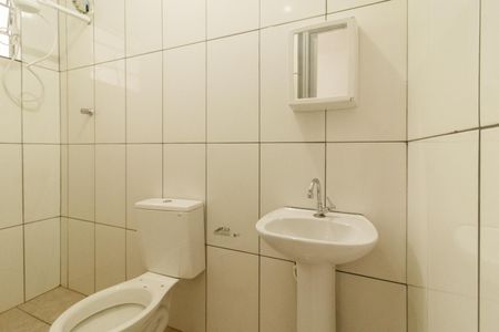 Banheiro de casa para alugar com 1 quarto, 40m² em Parque Casa de Pedra, São Paulo