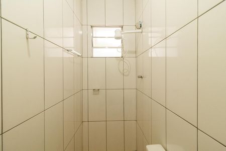 Banheiro de casa para alugar com 1 quarto, 40m² em Parque Casa de Pedra, São Paulo