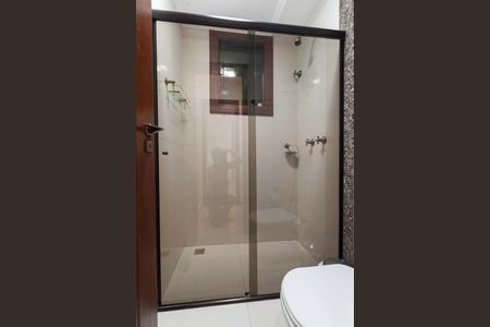 Banheiro social 1 de casa à venda com 3 quartos, 369m² em Cabral, Contagem