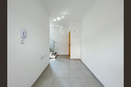 Sala de casa de condomínio à venda com 2 quartos, 52m² em Santa Maria, Osasco