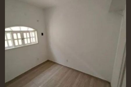 Sala de casa para alugar com 3 quartos, 80m² em Galo Branco, São Gonçalo