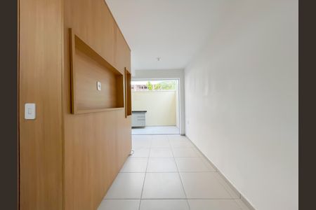 Sala de casa de condomínio à venda com 2 quartos, 52m² em Santa Maria, Osasco