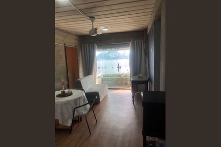 Sala de casa de condomínio para alugar com 3 quartos, 100m² em São Francisco, Niterói