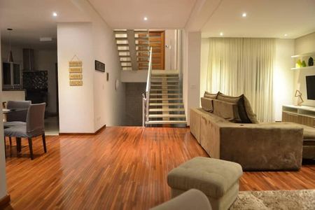 Sala de casa para alugar com 4 quartos, 450m² em Chácara Vale do Rio Cotia, Carapicuíba