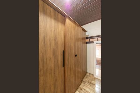 Casa à venda com 2 quartos, 232m² em Rio Branco, Canoas