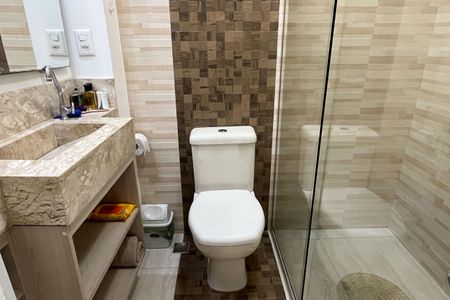 Banheiro de kitnet/studio para alugar com 1 quarto, 44m² em Aparecida, Santos
