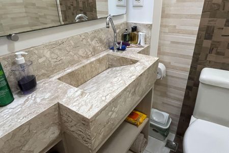 Banheiro de kitnet/studio para alugar com 1 quarto, 44m² em Aparecida, Santos