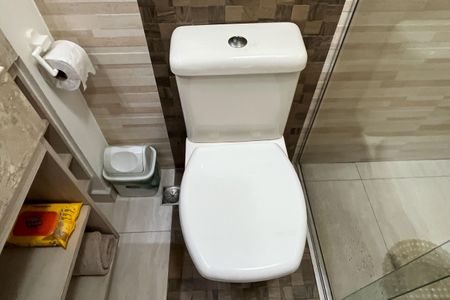 Banheiro de kitnet/studio para alugar com 1 quarto, 44m² em Aparecida, Santos
