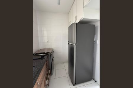 Cozinha de apartamento para alugar com 2 quartos, 61m² em Santa Mônica, Uberlândia