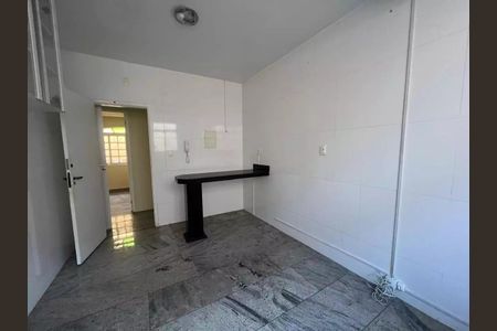 Casa para alugar com 6 quartos, 208m² em Planalto, Belo Horizonte