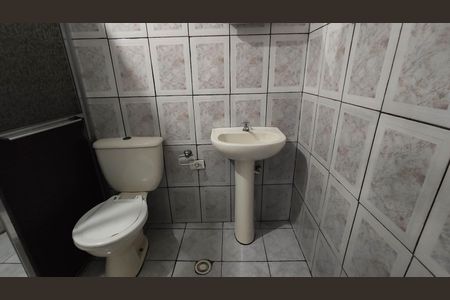 Banheiro de casa para alugar com 1 quarto, 50m² em Jardim Gianetti, São Paulo